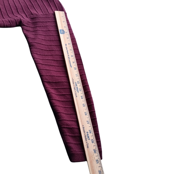 JOS. A BANKS WOMEN'S SIZE SMALL CRANBERRY COLOR FRONT BUTTON SWEATER. - Picture 5 of 6